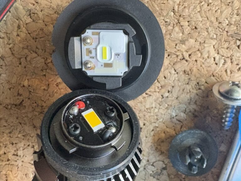 小糸製作所のLEDフォグバルブP3901YTのLEDチップ部分のアップ