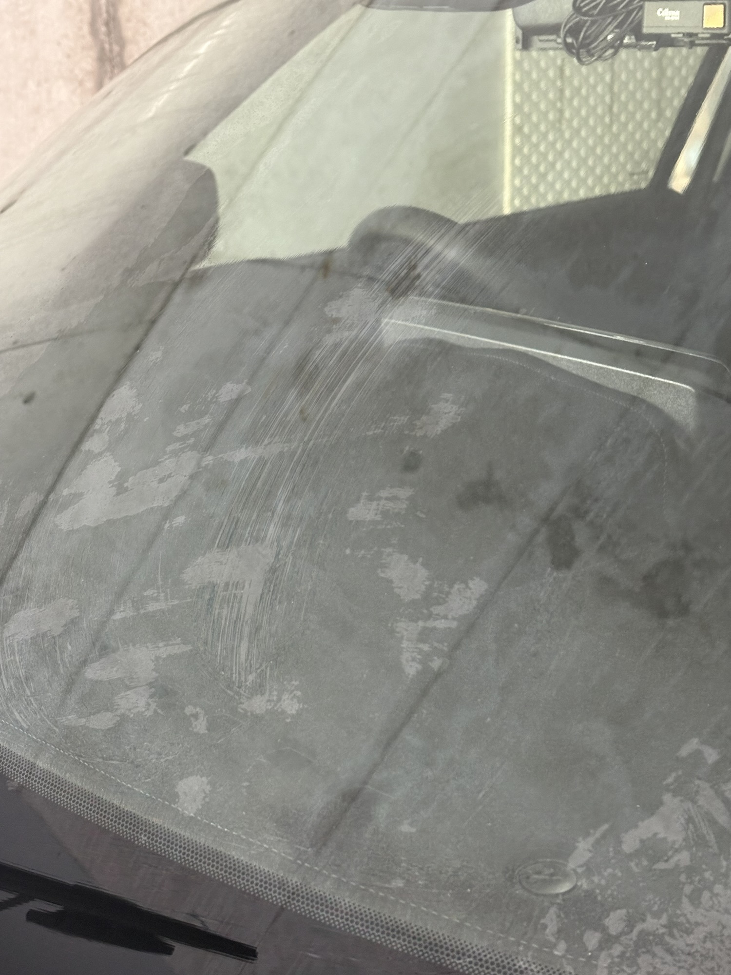 フロントガラス,ガラス汚れ,ウィンドシールド,傷,水垢,洗車,ガラスコーティング,車内,ダッシュボード,DIY