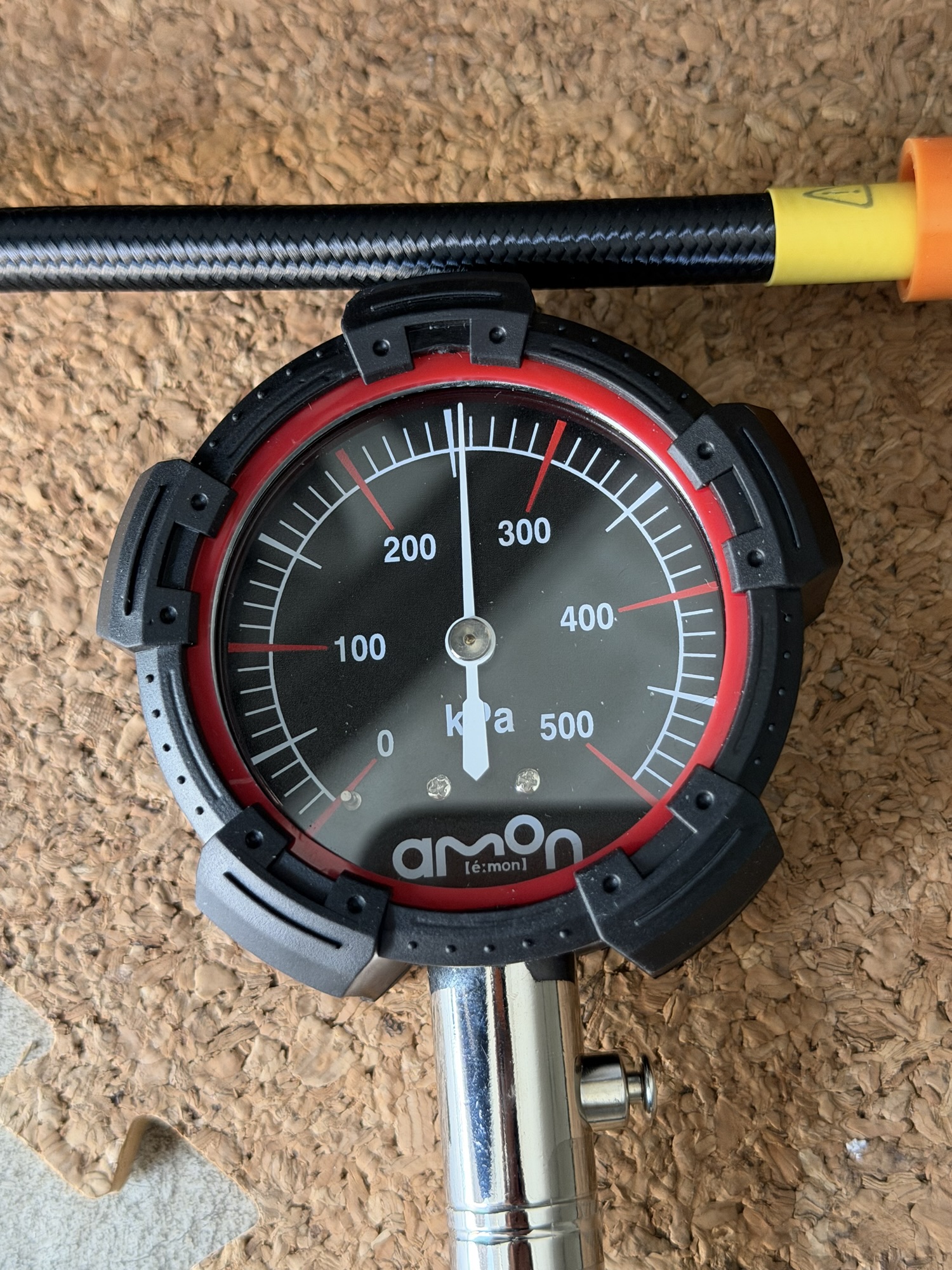 エーモン エアゲージ圧力計 空気圧管理 タイヤ点検 DIY