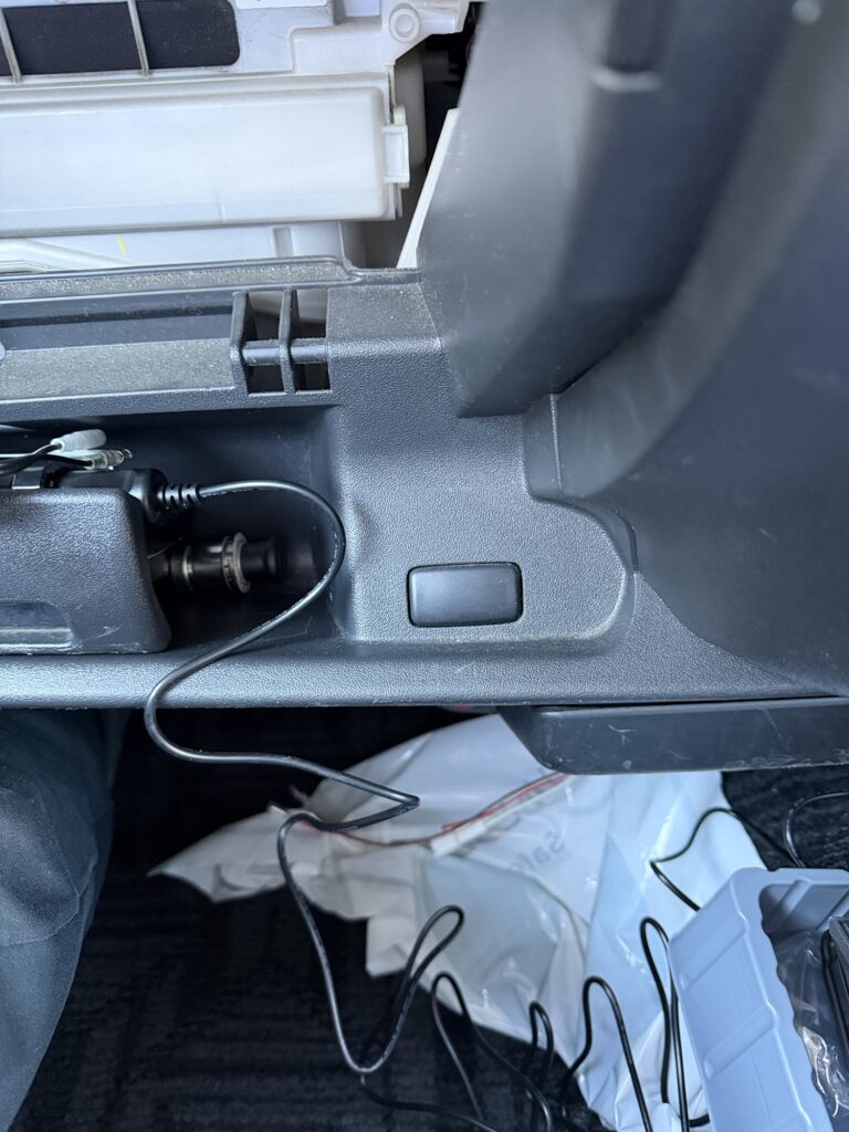 センターコンソール,配線,ドライブレコーダー,DIY,取り付け,車内,内装,シガーソケット,カーアクセサリー,配線処理