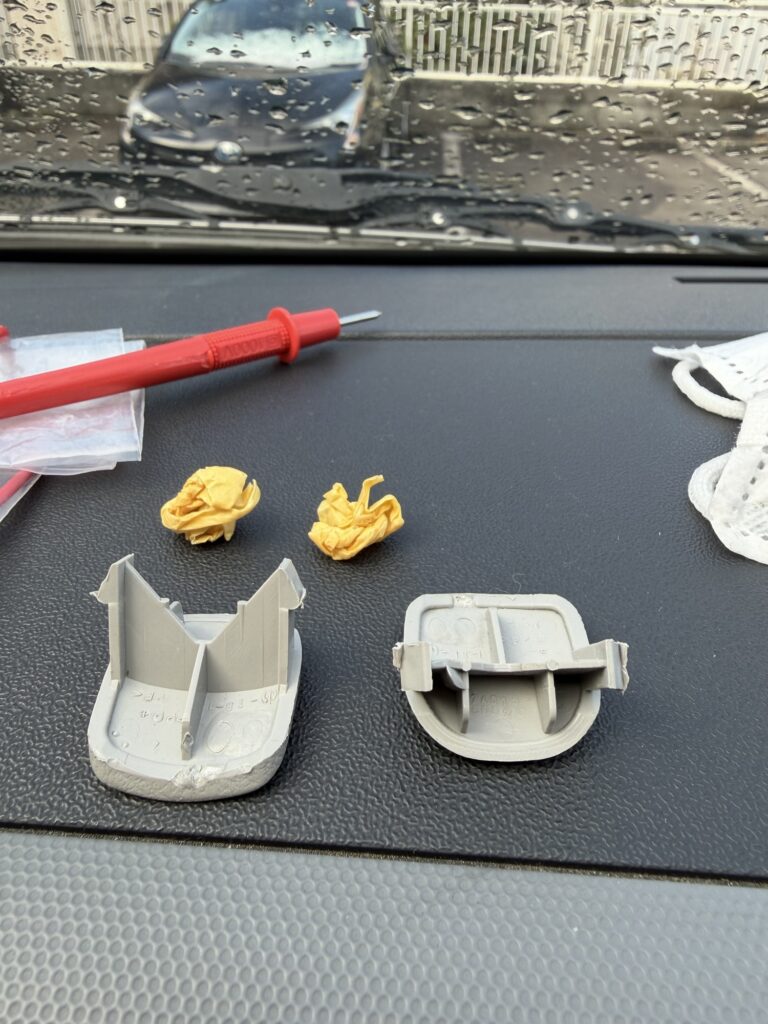 アシストグリップのめくらカバー