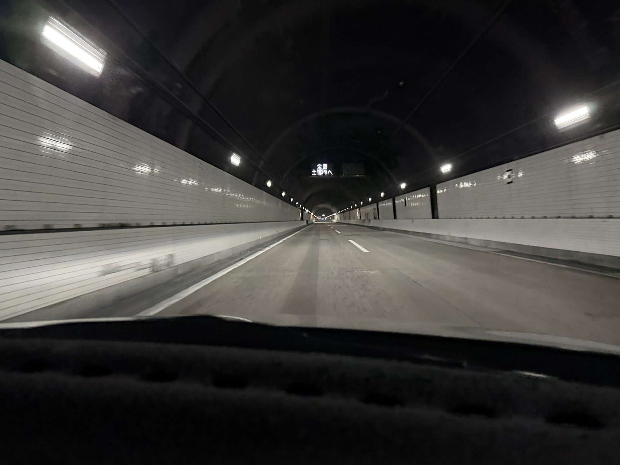 トンネル,高速道路,ドライブ,車内,土樽PA,関越トンネル,走行中,車窓,夜間,道路