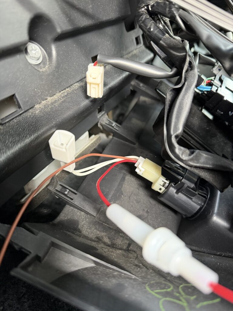 配線,コネクタ,電装,DIY,カーナビ,取り付け,ハーネス,内装,電源配線,車内作業