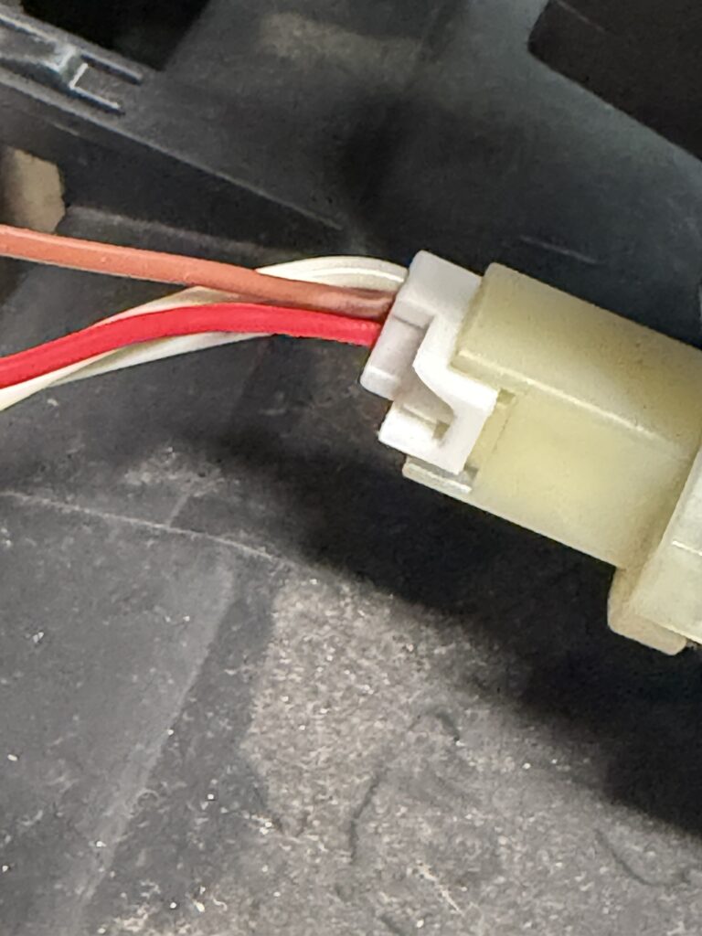 コネクター,配線,ハーネス,電装,DIY,整備,カプラー,赤線,白線,車両配線