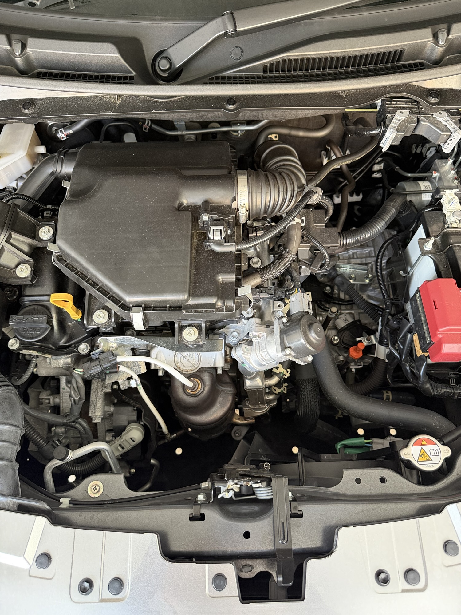 スイフト ZCEDS エンジンルーム LN1型バッテリー プラス極カバー 整備 DIY