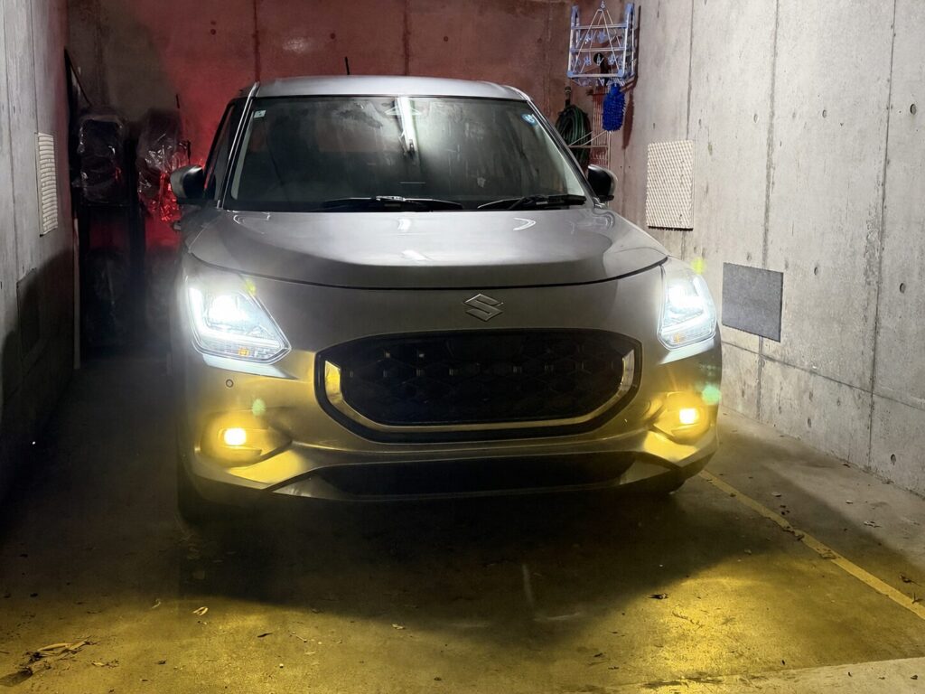 スイフトのフォグランプ(イエローLED)点灯中のアップ